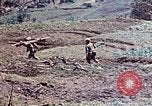 Standbild 3st Battalion 5th Marine Regiment Shima Okinawa Ryukyu Inseln, 1945, aus Sekunde 22 historischem Filmmaterial Videoclip 65675052750