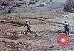 Standbild 3st Battalion 5th Marine Regiment Shima Okinawa Ryukyu Inseln, 1945, aus Sekunde 24 historischem Filmmaterial Videoclip 65675052750