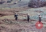 Standbild 3st Battalion 5th Marine Regiment Shima Okinawa Ryukyu Inseln, 1945, aus Sekunde 27 historischem Filmmaterial Videoclip 65675052750
