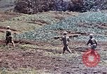 Standbild 3st Battalion 5th Marine Regiment Shima Okinawa Ryukyu Inseln, 1945, aus Sekunde 33 historischem Filmmaterial Videoclip 65675052750