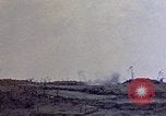 Standbild 3st Battalion 5th Marine Regiment Shima Okinawa Ryukyu Inseln, 1945, aus Sekunde 39 historischem Filmmaterial Videoclip 65675052750