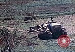 Standbild 3st Battalion 5th Marine Regiment Shima Okinawa Ryukyu Inseln, 1945, aus Sekunde 50 historischem Filmmaterial Videoclip 65675052750