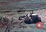 Standbild 3st Battalion 5th Marine Regiment Shima Okinawa Ryukyu Inseln, 1945, aus Sekunde 51 historischem Filmmaterial Videoclip 65675052750