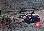 Standbild 3st Battalion 5th Marine Regiment Shima Okinawa Ryukyu Inseln, 1945, aus Sekunde 52 historischem Filmmaterial Videoclip 65675052750