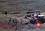 Standbild 3st Battalion 5th Marine Regiment Shima Okinawa Ryukyu Inseln, 1945, aus Sekunde 53 historischem Filmmaterial Videoclip 65675052750