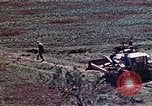 Standbild 3st Battalion 5th Marine Regiment Shima Okinawa Ryukyu Inseln, 1945, aus Sekunde 56 historischem Filmmaterial Videoclip 65675052750