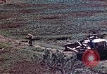 Standbild 3st Battalion 5th Marine Regiment Shima Okinawa Ryukyu Inseln, 1945, aus Sekunde 57 historischem Filmmaterial Videoclip 65675052750