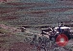Standbild 3st Battalion 5th Marine Regiment Shima Okinawa Ryukyu Inseln, 1945, aus Sekunde 59 historischem Filmmaterial Videoclip 65675052750
