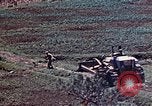 Standbild 3st Battalion 5th Marine Regiment Shima Okinawa Ryukyu Inseln, 1945, aus Sekunde 61 historischem Filmmaterial Videoclip 65675052750
