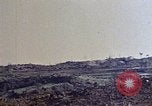 Image 3e Bataillon 5e Régiment de Marines Shima Okinawa îles Ryukyu, 1945, de la seconde 33 séquences d'archives historiques vidéo 65675052751