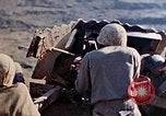 Image 3e Bataillon 5e Régiment de Marines Shima Okinawa îles Ryukyu, 1945, de la seconde 49 séquences d'archives historiques vidéo 65675052751
