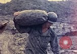 Standbild Vereinigten Staaten Marines Shuri Okinawa Ryukyu Inseln, 1945, aus Sekunde 3 historischem Filmmaterial Videoclip 65675052768