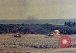 Immagine di Lanciafiamme serbatoi Okinawa isole Ryukyu, 1945, secondo 9 filmato di repertorio 65675052785