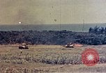 Immagine di Lanciafiamme serbatoi Okinawa isole Ryukyu, 1945, secondo 12 filmato di repertorio 65675052785
