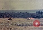 Immagine di Lanciafiamme serbatoi Okinawa isole Ryukyu, 1945, secondo 13 filmato di repertorio 65675052785