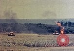 Immagine di Lanciafiamme serbatoi Okinawa isole Ryukyu, 1945, secondo 27 filmato di repertorio 65675052785