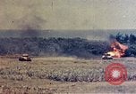 Immagine di Lanciafiamme serbatoi Okinawa isole Ryukyu, 1945, secondo 33 filmato di repertorio 65675052785