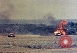 Immagine di Lanciafiamme serbatoi Okinawa isole Ryukyu, 1945, secondo 35 filmato di repertorio 65675052785