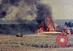 Immagine di Lanciafiamme serbatoi Okinawa isole Ryukyu, 1945, secondo 46 filmato di repertorio 65675052785
