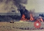 Immagine di Lanciafiamme serbatoi Okinawa isole Ryukyu, 1945, secondo 48 filmato di repertorio 65675052785
