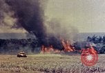 Immagine di Lanciafiamme serbatoi Okinawa isole Ryukyu, 1945, secondo 52 filmato di repertorio 65675052785