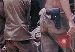 Standbild Marines Okinawa Ryukyu Inseln, 1945, aus Sekunde 30 historischem Filmmaterial Videoclip 65675052796