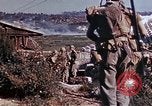 Standbild Marine riflemen Okinawa Ryukyu Inseln, 1945, aus Sekunde 6 historischem Filmmaterial Videoclip 65675052797
