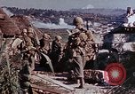 Standbild Marine riflemen Okinawa Ryukyu Inseln, 1945, aus Sekunde 19 historischem Filmmaterial Videoclip 65675052797