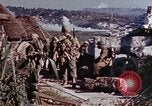 Standbild Marine riflemen Okinawa Ryukyu Inseln, 1945, aus Sekunde 22 historischem Filmmaterial Videoclip 65675052797