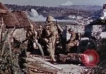 Standbild Marine riflemen Okinawa Ryukyu Inseln, 1945, aus Sekunde 28 historischem Filmmaterial Videoclip 65675052797