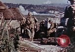 Standbild Marine riflemen Okinawa Ryukyu Inseln, 1945, aus Sekunde 30 historischem Filmmaterial Videoclip 65675052797