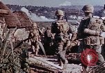 Standbild Marine riflemen Okinawa Ryukyu Inseln, 1945, aus Sekunde 33 historischem Filmmaterial Videoclip 65675052797