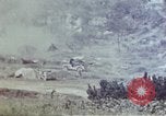 Standbild 6 Marines 2 Bataillon 22nd Regiment Okinawa Ryukyu Inseln, 1945, aus Sekunde 14 historischem Filmmaterial Videoclip 65675052798