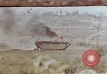 Standbild 6 Marines 2 Bataillon 22nd Regiment Okinawa Ryukyu Inseln, 1945, aus Sekunde 24 historischem Filmmaterial Videoclip 65675052798