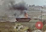 Standbild 6 Marines 2 Bataillon 22nd Regiment Okinawa Ryukyu Inseln, 1945, aus Sekunde 27 historischem Filmmaterial Videoclip 65675052798