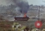 Standbild 6 Marines 2 Bataillon 22nd Regiment Okinawa Ryukyu Inseln, 1945, aus Sekunde 32 historischem Filmmaterial Videoclip 65675052798
