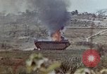 Standbild 6 Marines 2 Bataillon 22nd Regiment Okinawa Ryukyu Inseln, 1945, aus Sekunde 33 historischem Filmmaterial Videoclip 65675052798