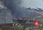 Standbild 6 Marines 2 Bataillon 22nd Regiment Okinawa Ryukyu Inseln, 1945, aus Sekunde 54 historischem Filmmaterial Videoclip 65675052798