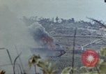 Standbild 6 Marines 2 Bataillon 22nd Regiment Okinawa Ryukyu Inseln, 1945, aus Sekunde 60 historischem Filmmaterial Videoclip 65675052798