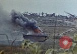 Standbild 6 Marines 2 Bataillon 22nd Regiment Okinawa Ryukyu Inseln, 1945, aus Sekunde 61 historischem Filmmaterial Videoclip 65675052798