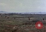 Image 6e Régiment Maritime 22e Marines Okinawa îles Ryukyu, 1945, de la seconde 50 séquences d'archives historiques vidéo 65675052807