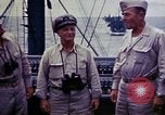 Immagine di Addetto Navale Commodore Herbert Knowles Okinawa isole Ryukyu, 1945, secondo 23 filmato di repertorio 65675052858