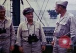 Immagine di Addetto Navale Commodore Herbert Knowles Okinawa isole Ryukyu, 1945, secondo 24 filmato di repertorio 65675052858