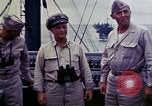 Immagine di Addetto Navale Commodore Herbert Knowles Okinawa isole Ryukyu, 1945, secondo 25 filmato di repertorio 65675052858