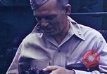 Immagine di Addetto Navale Commodore Herbert Knowles Okinawa isole Ryukyu, 1945, secondo 29 filmato di repertorio 65675052858