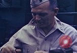 Immagine di Addetto Navale Commodore Herbert Knowles Okinawa isole Ryukyu, 1945, secondo 30 filmato di repertorio 65675052858