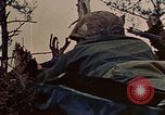 Standbild 5 Marine-Regiment-Schlacht auf Okinawa Okinawa-Ryukyu-Inseln, 1945, aus Sekunde 4 historischem Filmmaterial Videoclip 65675052917