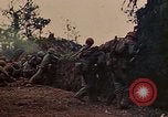 Standbild 5 Marine-Regiment-Schlacht auf Okinawa Okinawa-Ryukyu-Inseln, 1945, aus Sekunde 15 historischem Filmmaterial Videoclip 65675052917