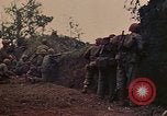 Standbild 5 Marine-Regiment-Schlacht auf Okinawa Okinawa-Ryukyu-Inseln, 1945, aus Sekunde 19 historischem Filmmaterial Videoclip 65675052917