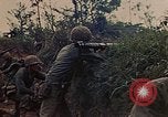 Standbild 5 Marine-Regiment-Schlacht auf Okinawa Okinawa-Ryukyu-Inseln, 1945, aus Sekunde 28 historischem Filmmaterial Videoclip 65675052917